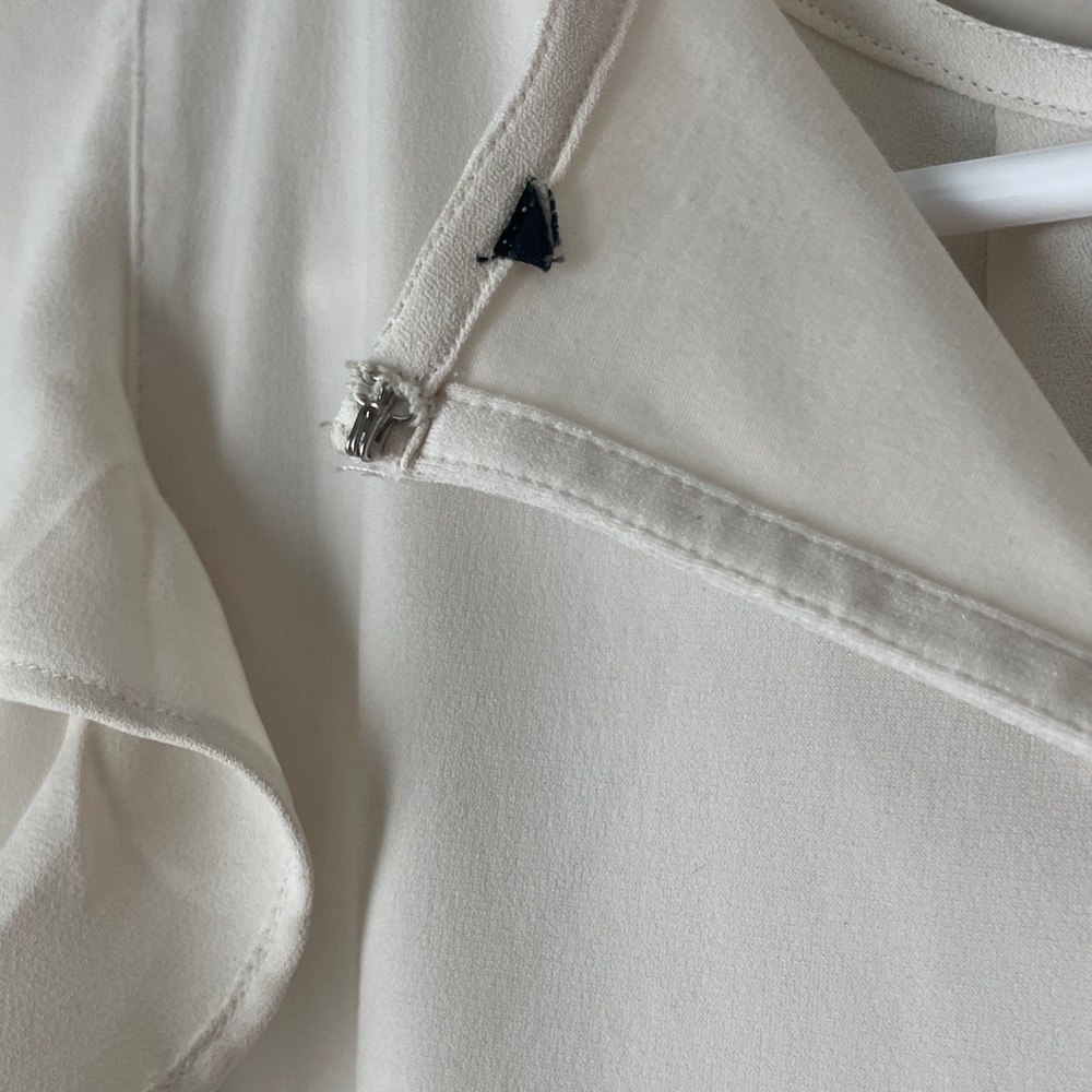 Elegant White Ruffle Sleeve Blouse - Picture 4 of 6